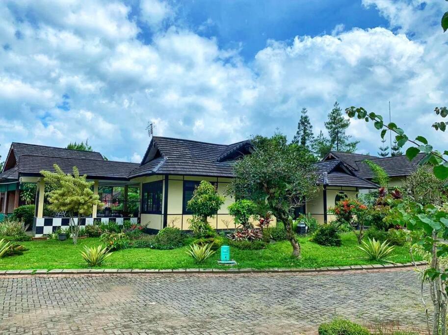 Designer Villa Osaka Puncak Exterior foto
