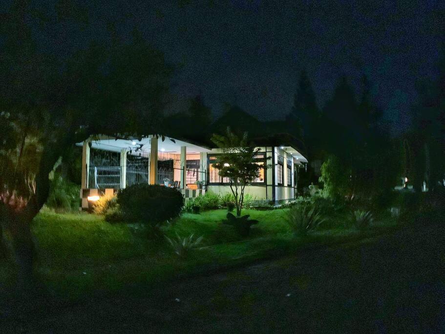 Designer Villa Osaka Puncak Exterior foto